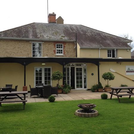 Millhouse Hotel And Riverside Restaurant 샨브룩 외부 사진