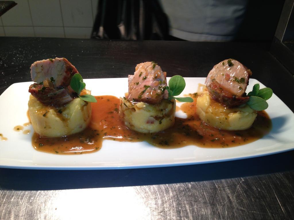 Millhouse Hotel And Riverside Restaurant 샨브룩 외부 사진