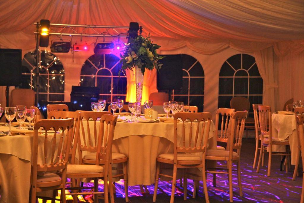 Millhouse Hotel And Riverside Restaurant 샨브룩 외부 사진