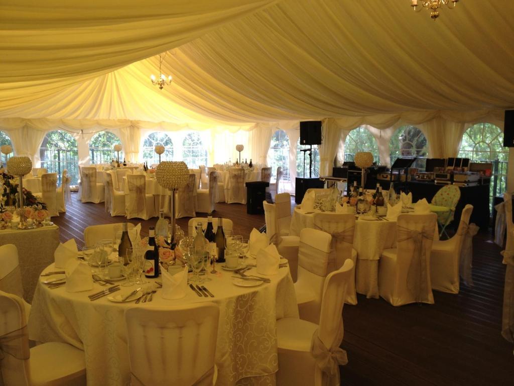 Millhouse Hotel And Riverside Restaurant 샨브룩 외부 사진