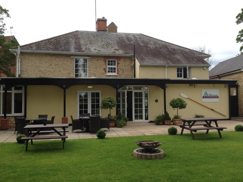 Millhouse Hotel And Riverside Restaurant 샨브룩 외부 사진